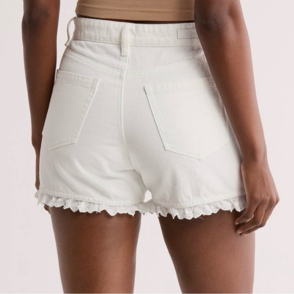 Blanknyc - NWT women’s white shorts denim Eyelet lace trim 100% cotton pants 25 - Picture 2 of 7